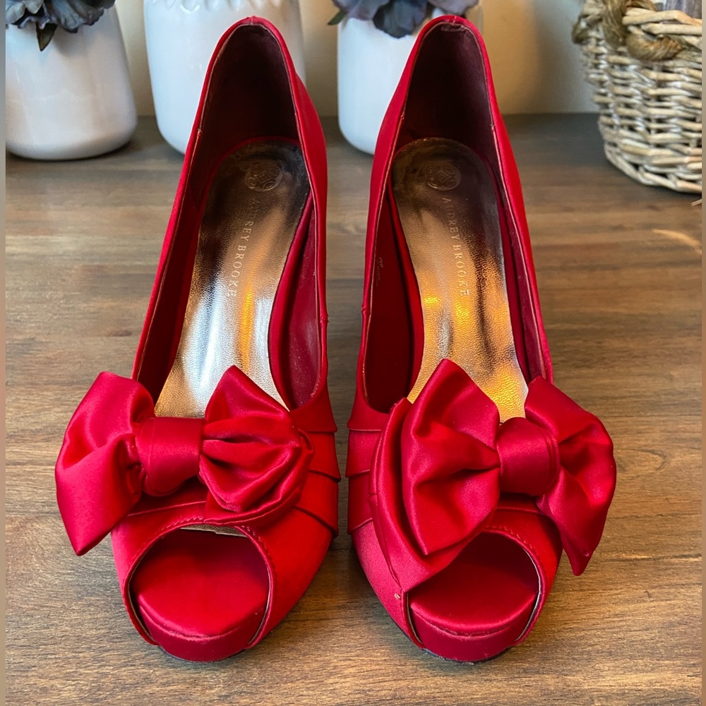 Audrey Brooke Red Satin Bow Open Toe Pumps EUC